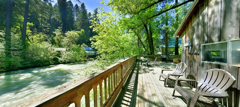 Stunning Cottage with Nice River Sights and Barbecue in Castella, California
