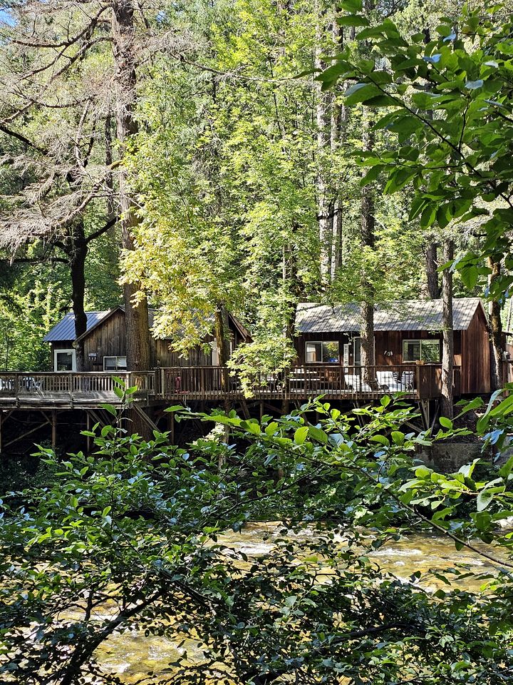 Stunning Cottage with Nice River Sights and Barbecue in Castella, California