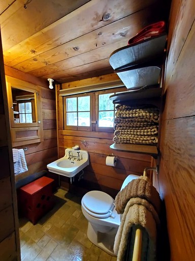Cabins (United States of America, Castella, California)