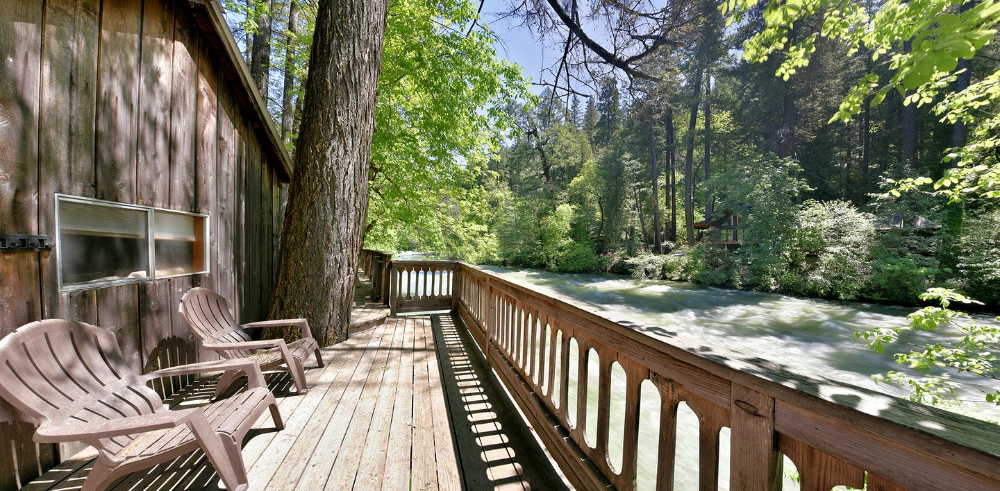 Stunning Cottage with Nice River Sights and Barbecue in Castella, California
