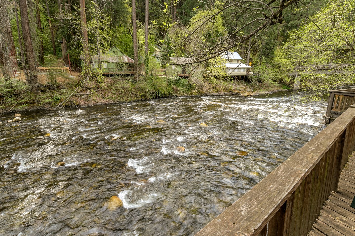 Stunning Cottage with Nice River Sights and Barbecue in Castella, California