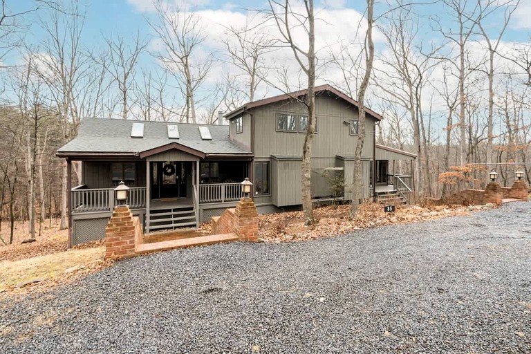 Cabins (United States of America, Hedgesville, West Virginia)