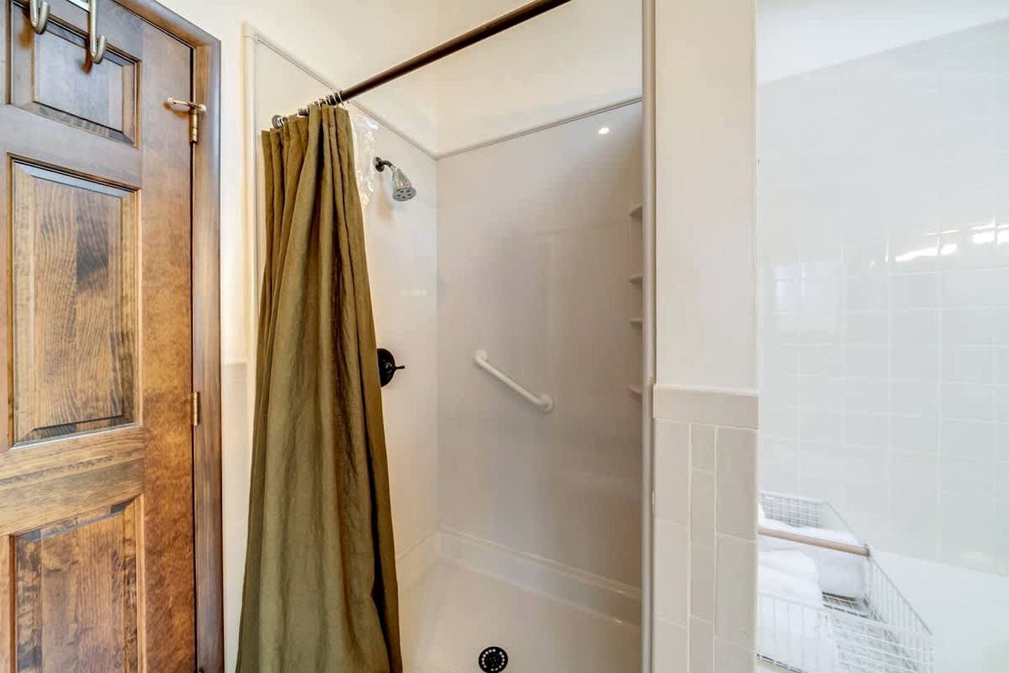 Upscale Cabin with Fire Pit and Pool Access for a Family Trip to Berkeley Springs State Park