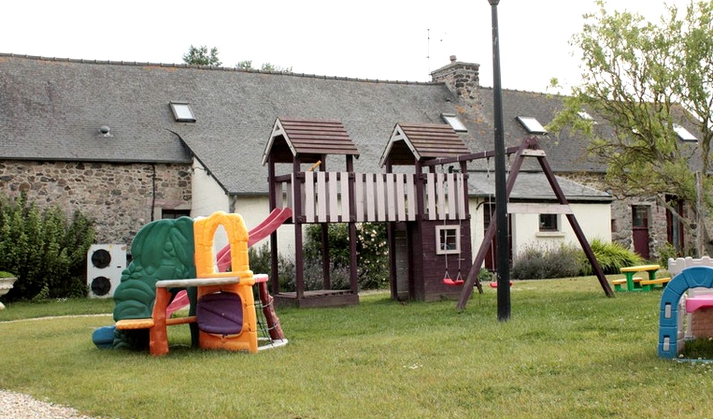 Upscale Canvas Cabins on Family-Friendly Site, France