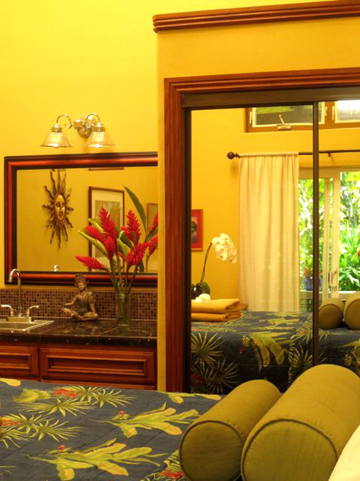 Upscale Lodge Suites on Sustainable Farm and Wellness Retreat near Pahoa, Hawaii