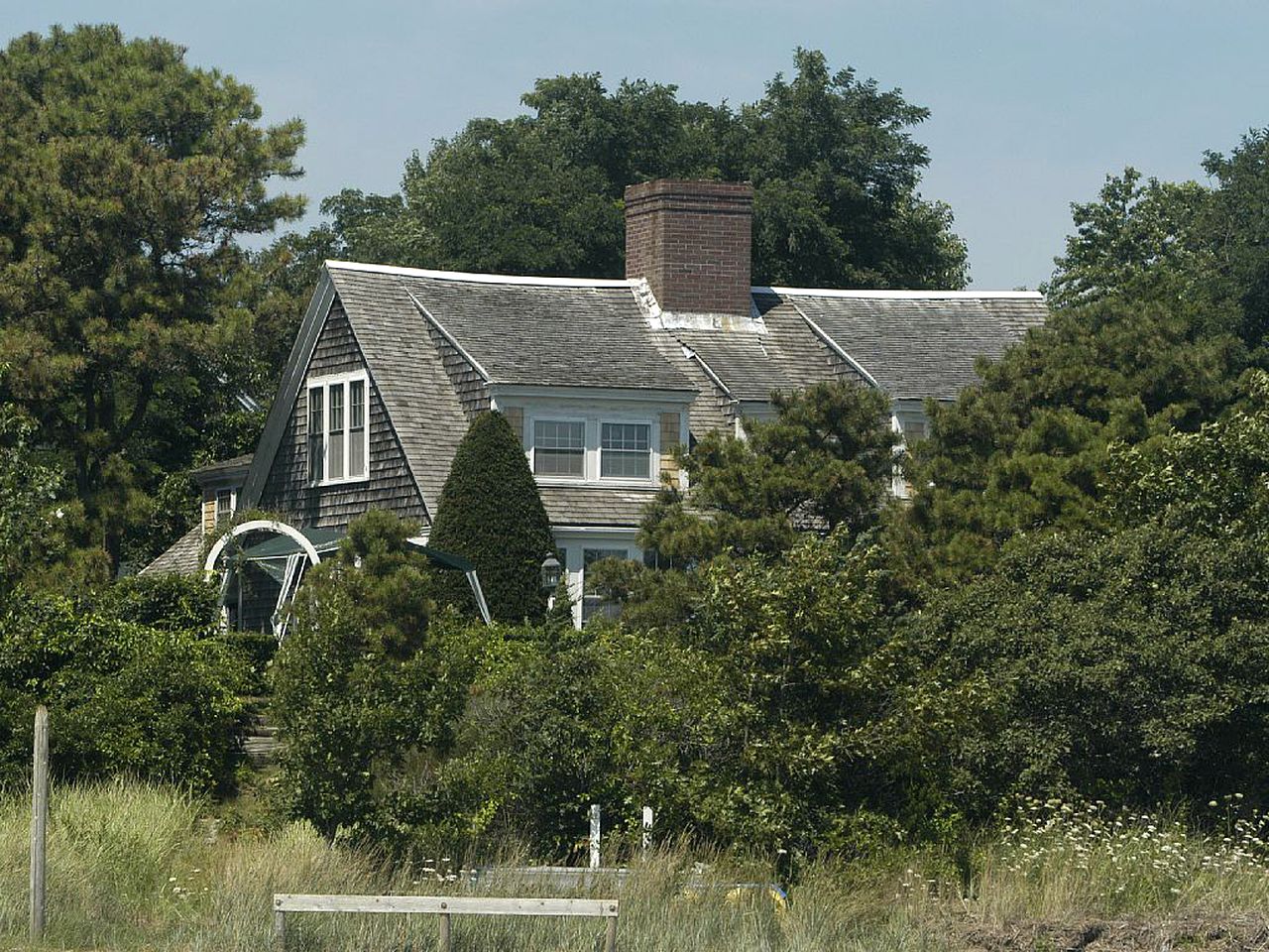 Upscale Waterfront Cottage Rental for Twelve in Cape Cod, Massachusetts