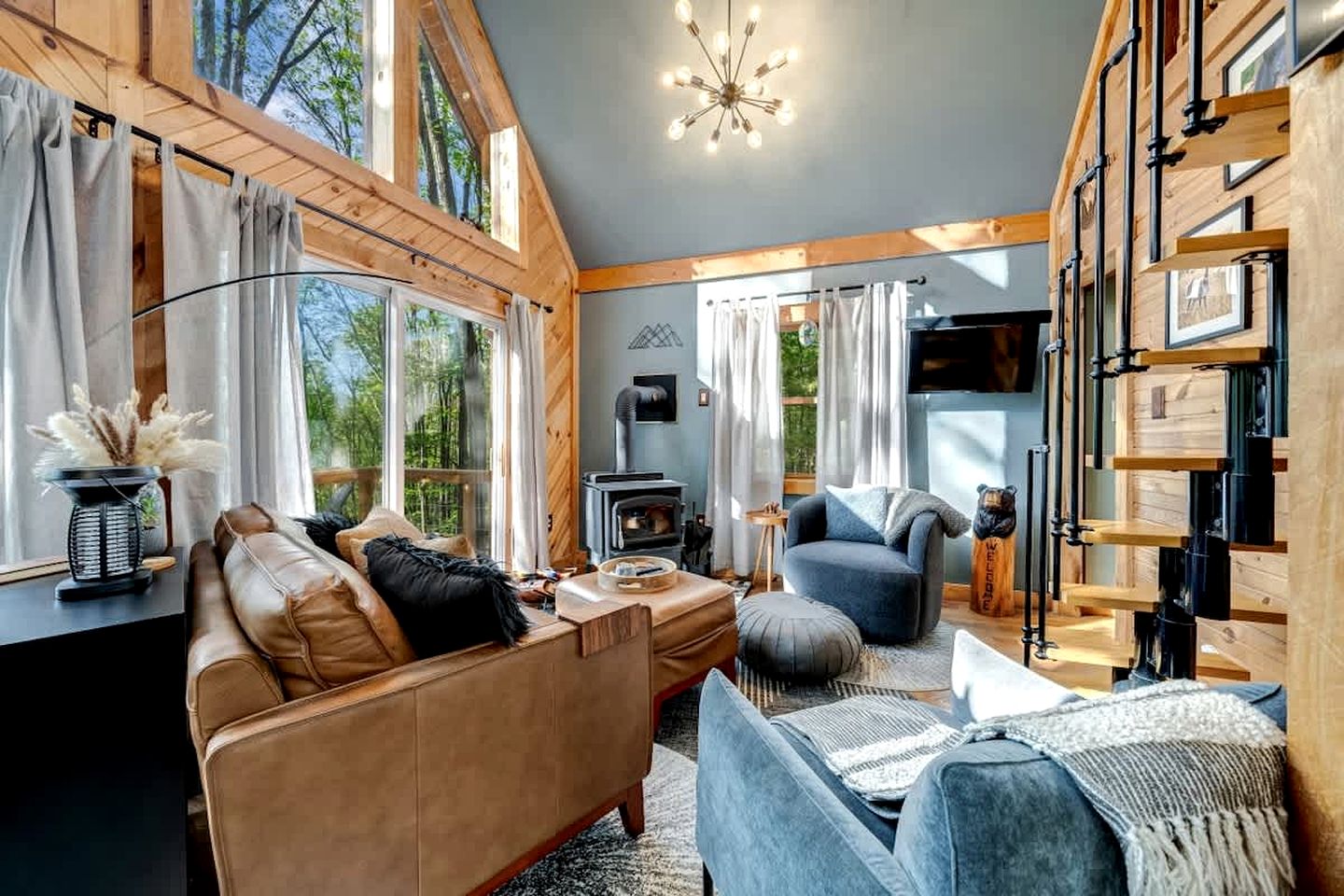 Cozy Cabin with Fire Pit and Games in Paw Paw, West Virginia