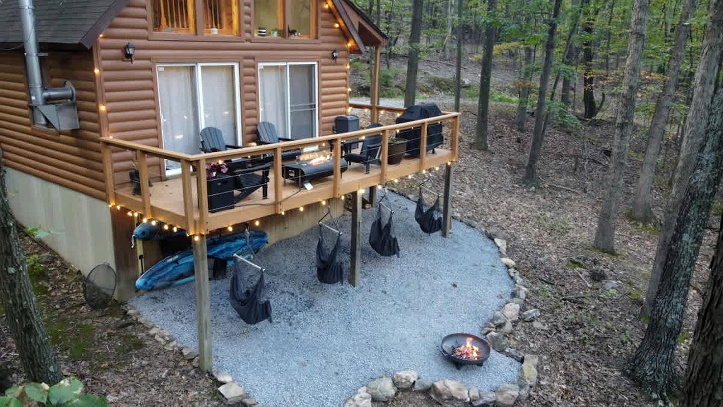 Cozy Cabin with Fire Pit and Games in Paw Paw, West Virginia