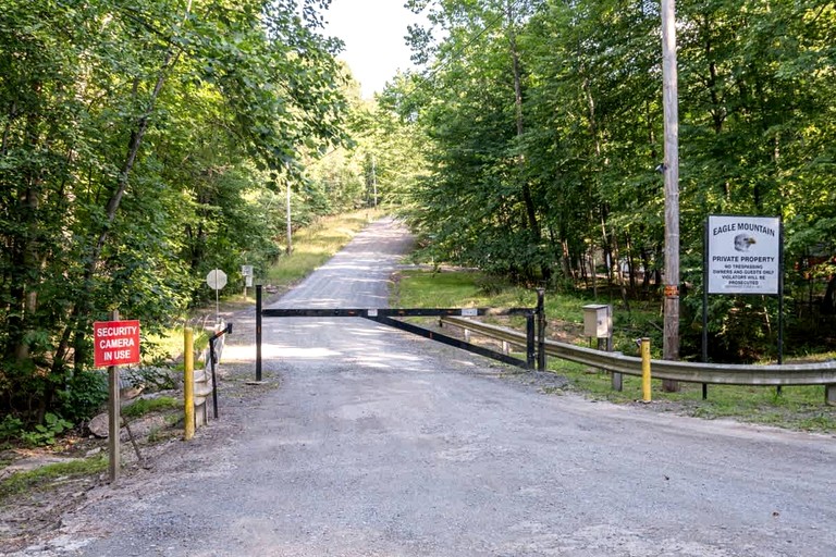 Log Cabins (United States of America, --, West Virginia)