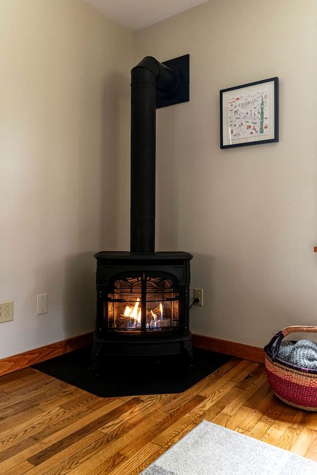 Cozy Dog-Friendly Retreat with Deck, Fire Pit & Starry Nights in Bloomville, New York