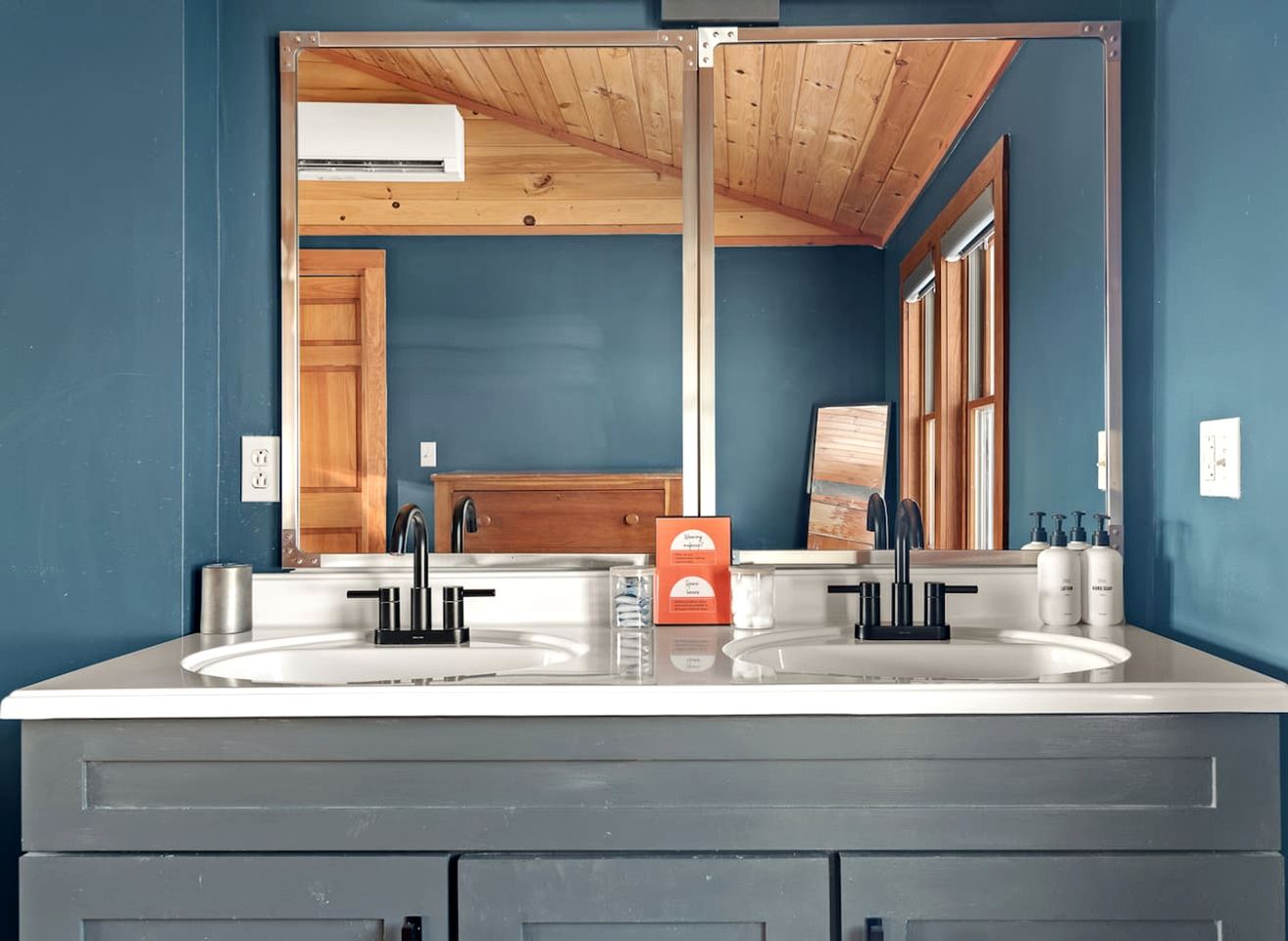 Cozy Dog-Friendly Retreat with Deck, Fire Pit & Starry Nights in Bloomville, New York