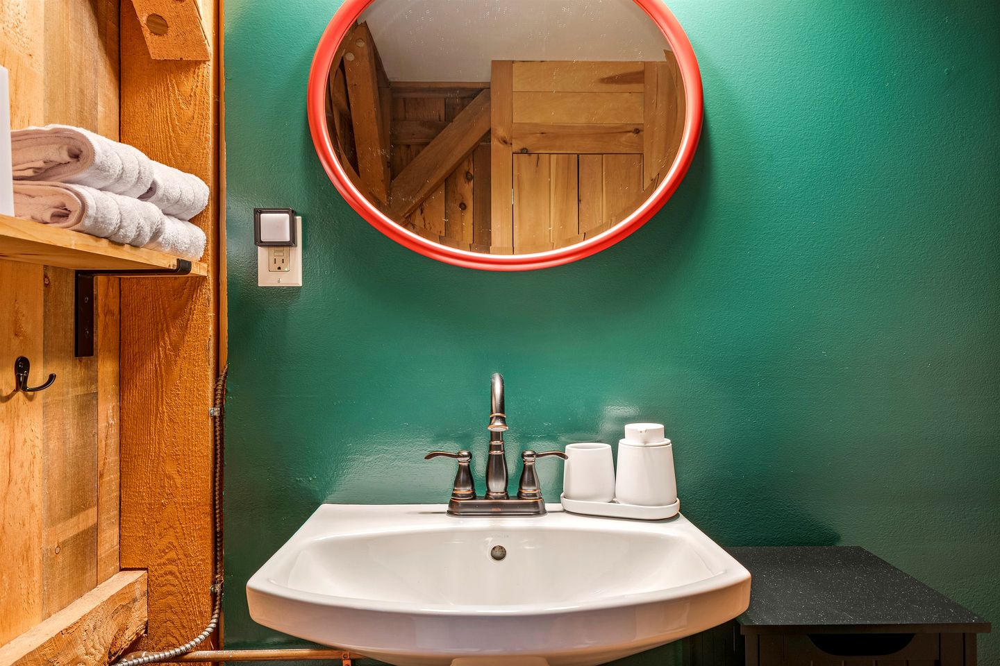 Cozy Woodland Cabin Retreat – Peaceful Escape in Nature in Bethel, Maine