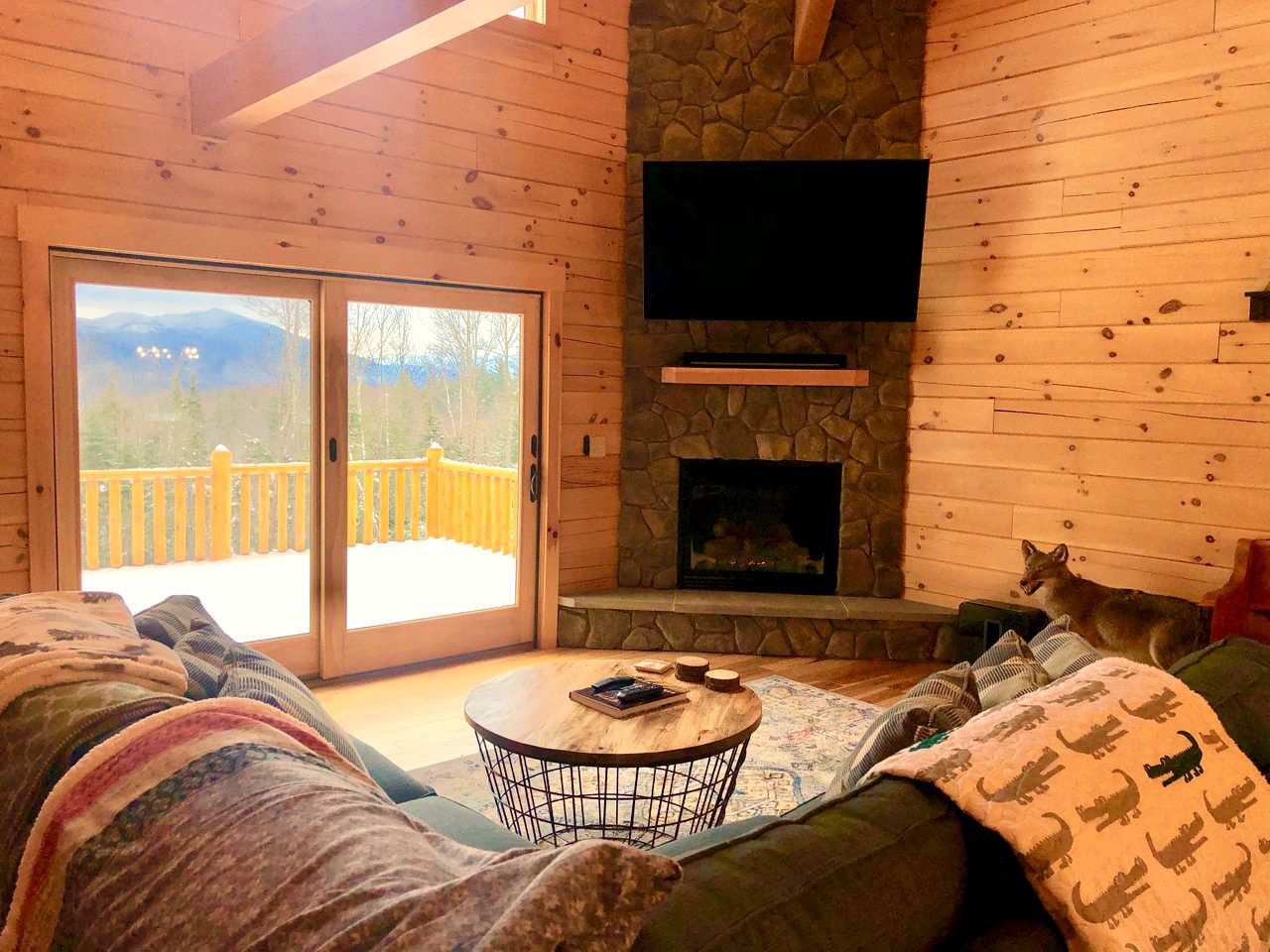 Majestic New Hampshire Log Cabin Rental with Views of Cannon Mountain