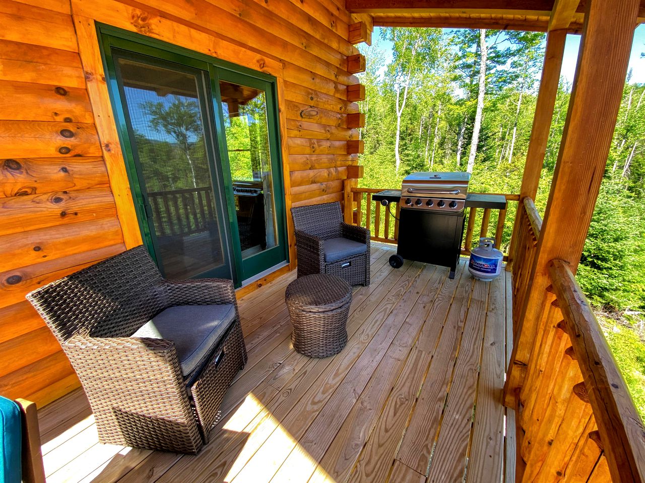 Majestic New Hampshire Log Cabin Rental with Views of Cannon Mountain