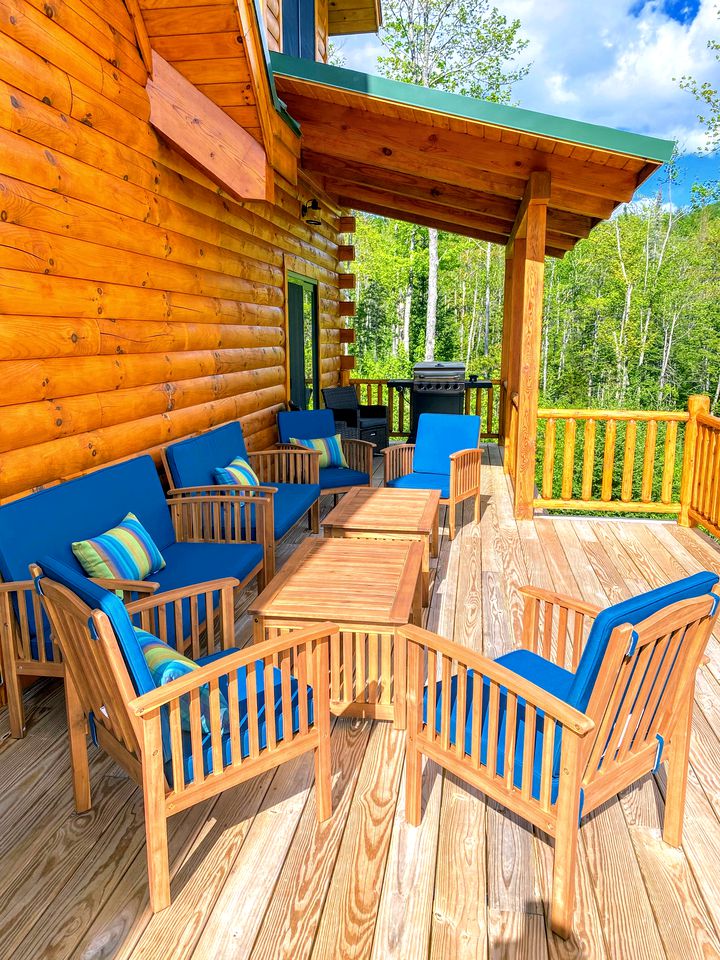 Majestic New Hampshire Log Cabin Rental with Views of Cannon Mountain