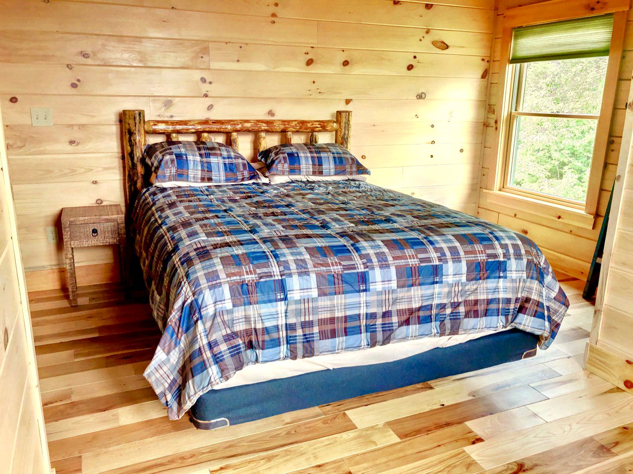 Majestic New Hampshire Log Cabin Rental with Views of Cannon Mountain