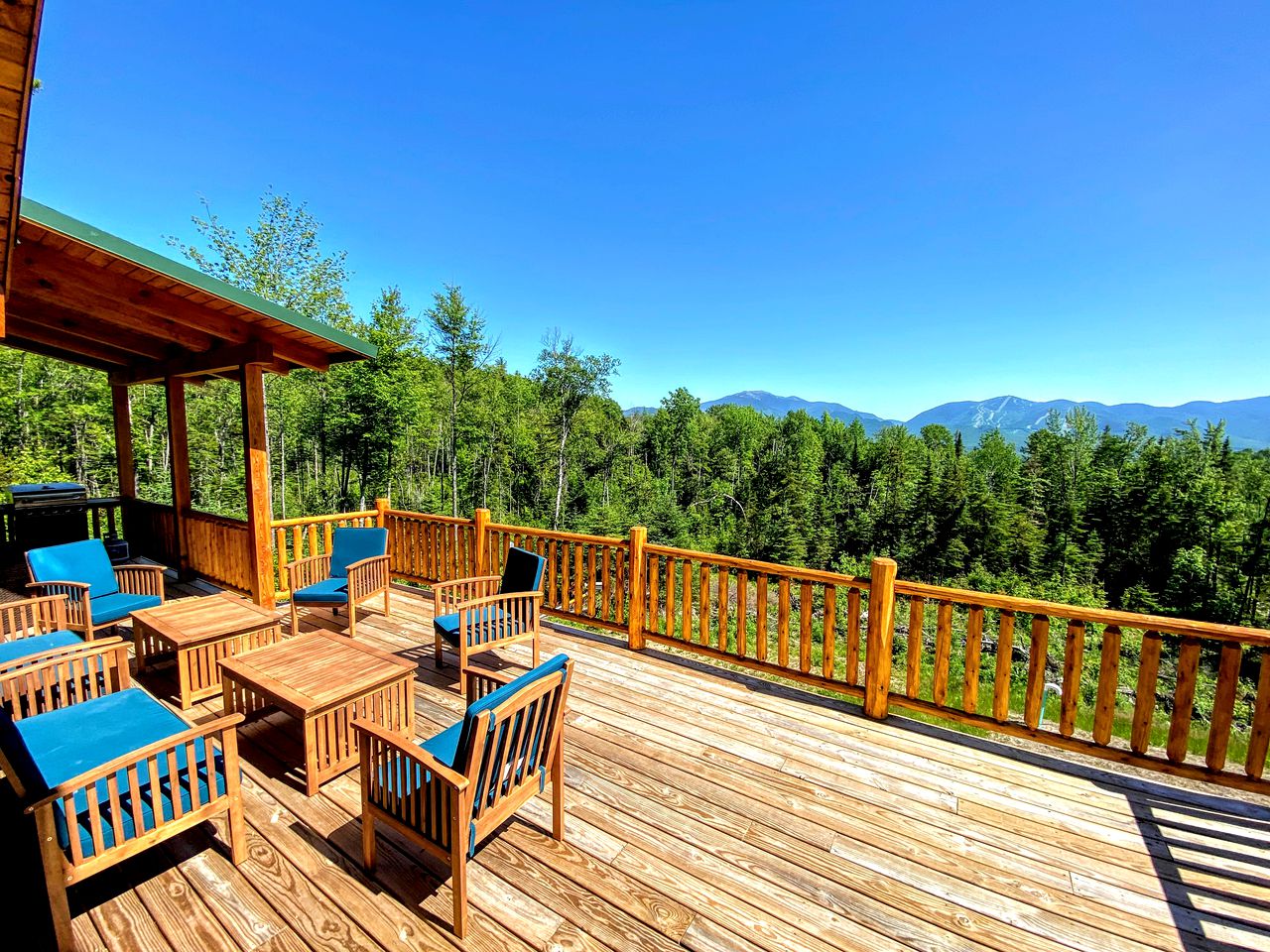 Majestic New Hampshire Log Cabin Rental with Views of Cannon Mountain