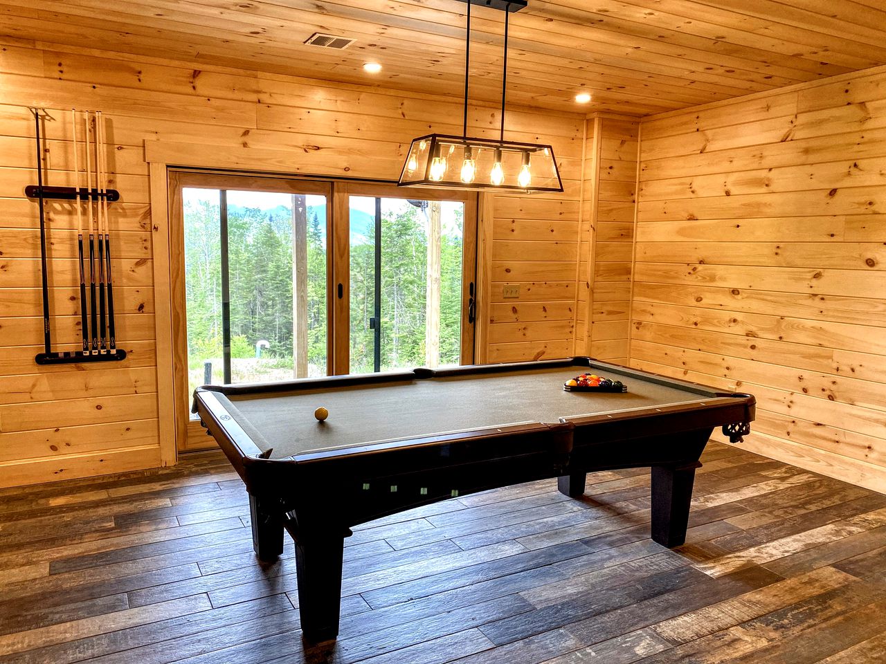 Majestic New Hampshire Log Cabin Rental with Views of Cannon Mountain
