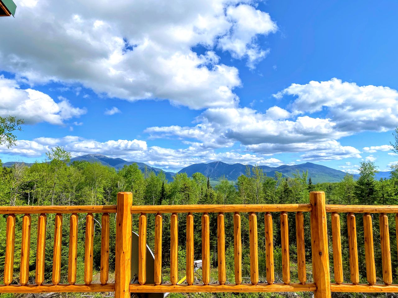 Majestic New Hampshire Log Cabin Rental with Views of Cannon Mountain