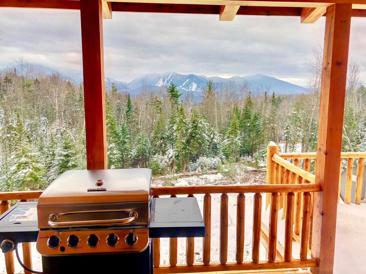 Majestic New Hampshire Log Cabin Rental with Views of Cannon Mountain