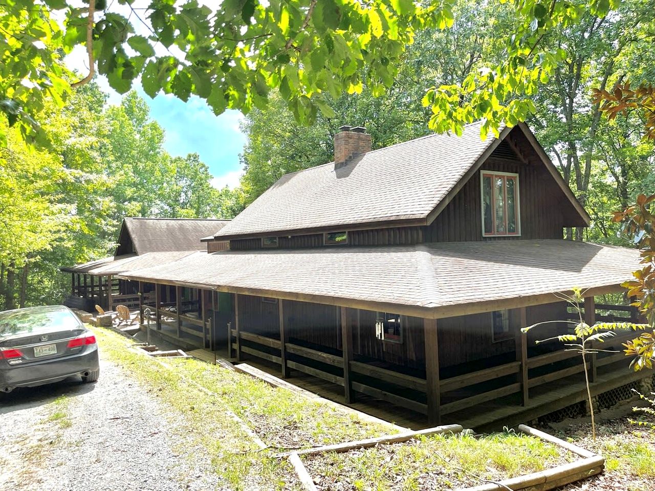 Large Vacation Rental with a Huge Deck near Franklin, Tennessee
