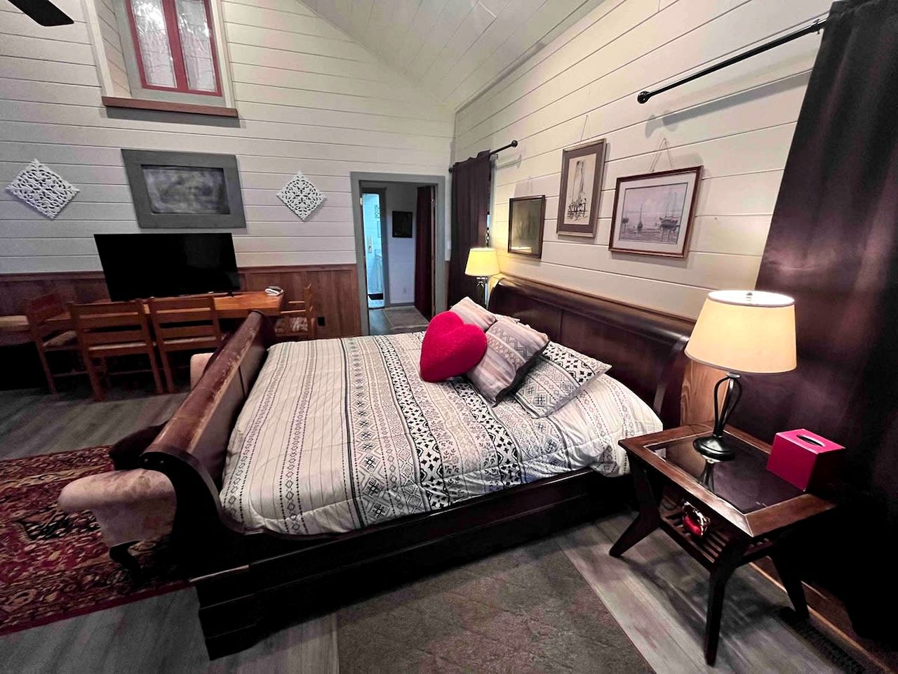 Large Vacation Rental with a Huge Deck near Franklin, Tennessee