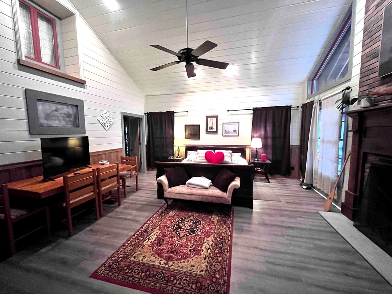 Large Vacation Rental with a Huge Deck near Franklin, Tennessee