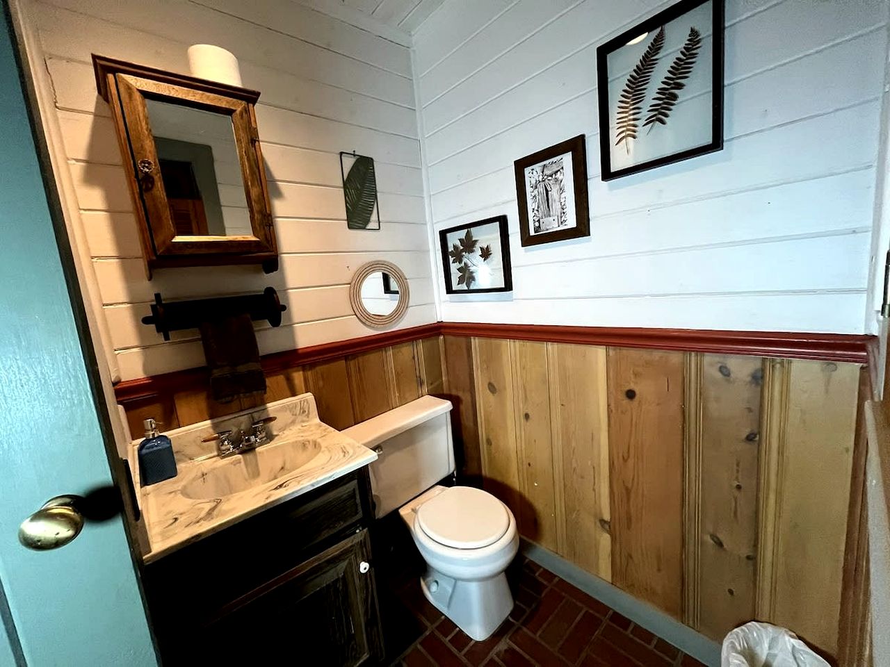 Large Vacation Rental with a Huge Deck near Franklin, Tennessee