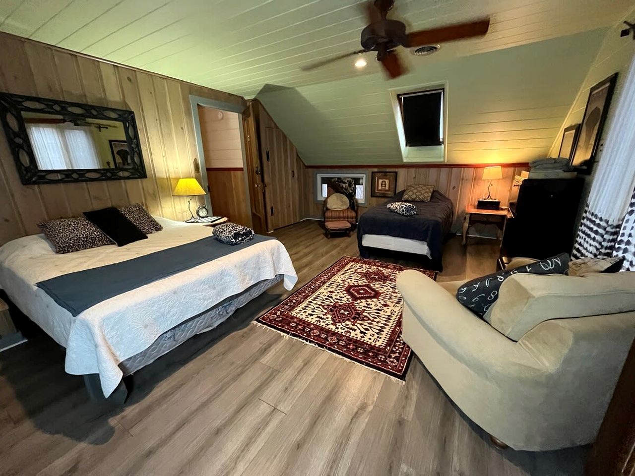 Large Vacation Rental with a Huge Deck near Franklin, Tennessee