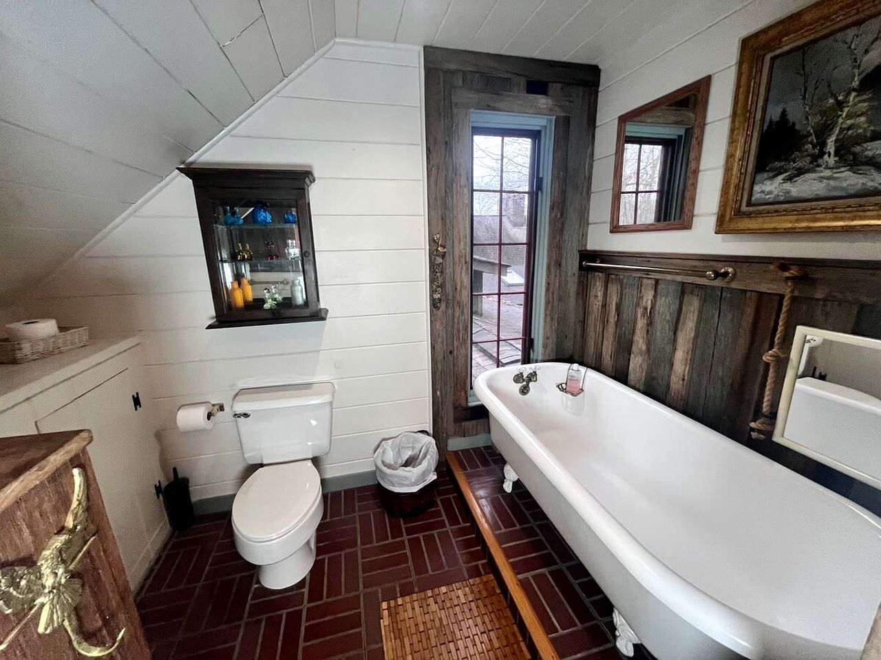 Large Vacation Rental with a Huge Deck near Franklin, Tennessee