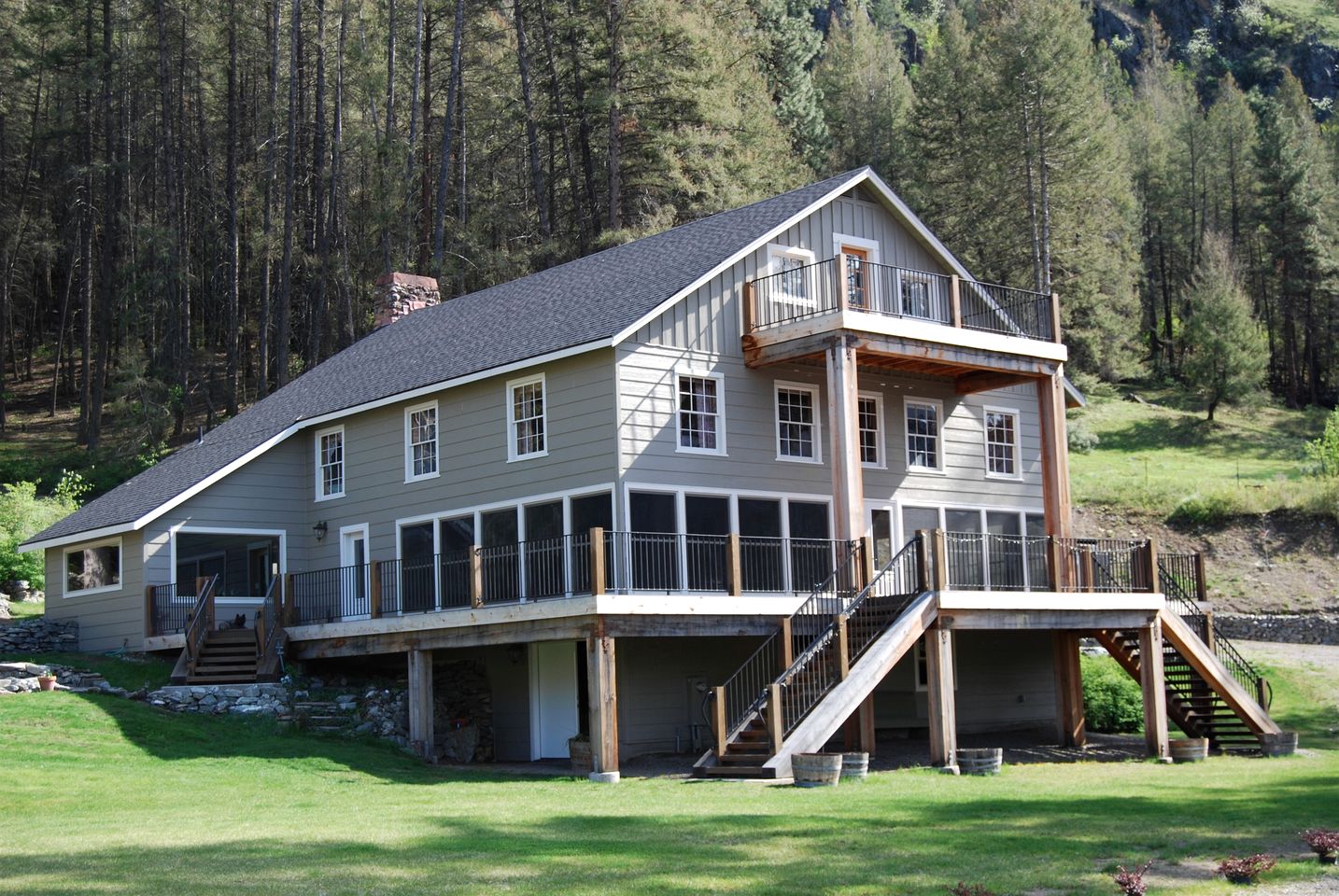 Cabins (United States of America, Loomis, Washington)