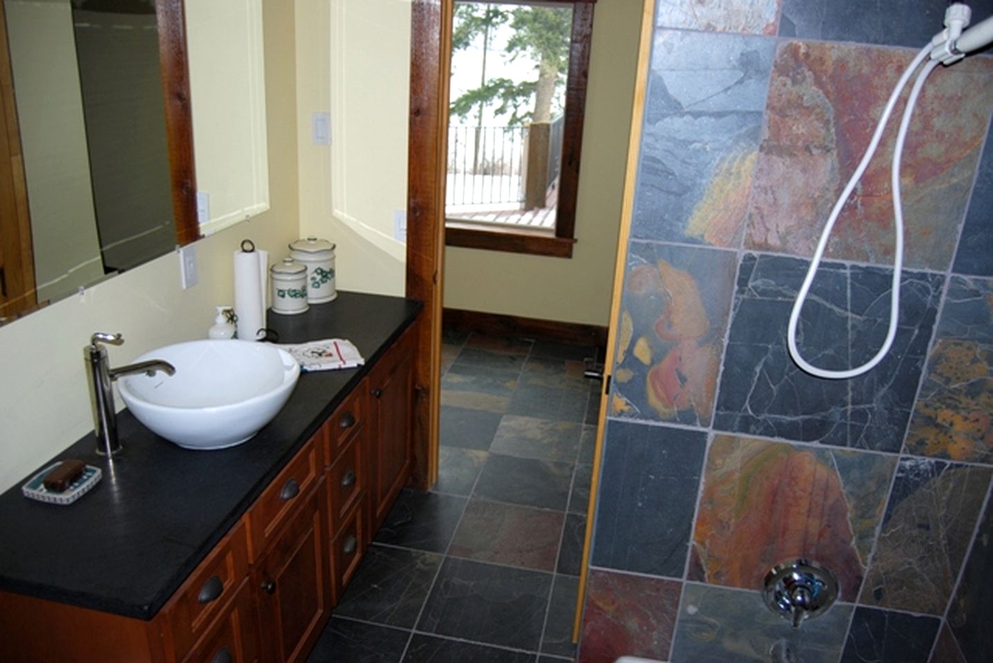 Luxury Vacation Rental on Palmer Lake in Okanogan County, Washington