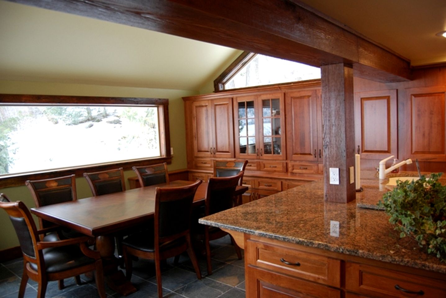 Luxury Vacation Rental on Palmer Lake in Okanogan County, Washington