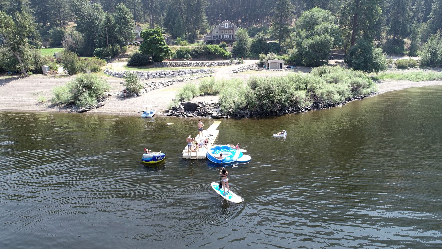 Luxury Vacation Rental on Palmer Lake in Okanogan County, Washington