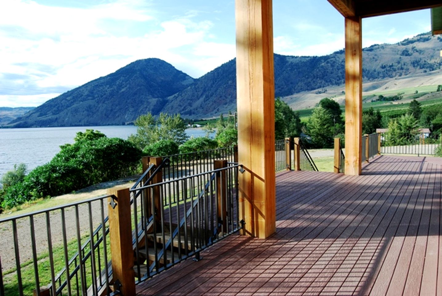 Luxury Vacation Rental on Palmer Lake in Okanogan County, Washington