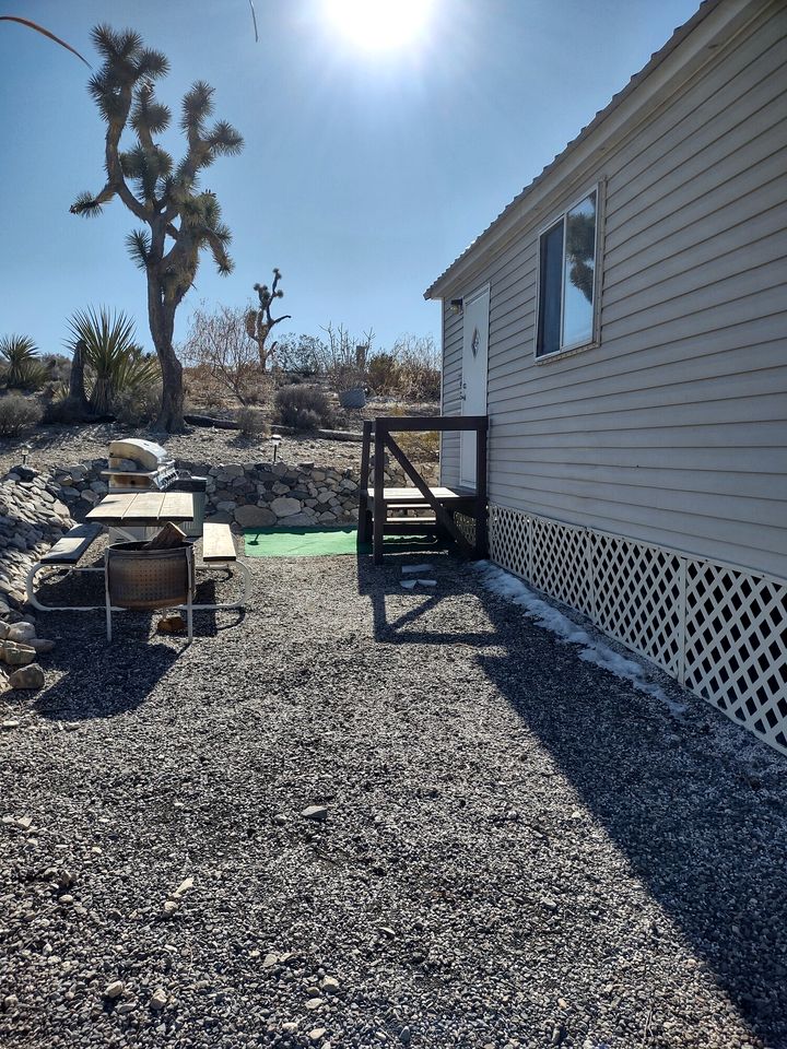 Comfy Vacation Rental with Wi-Fi and Kitchenette in Meadview, Arizona