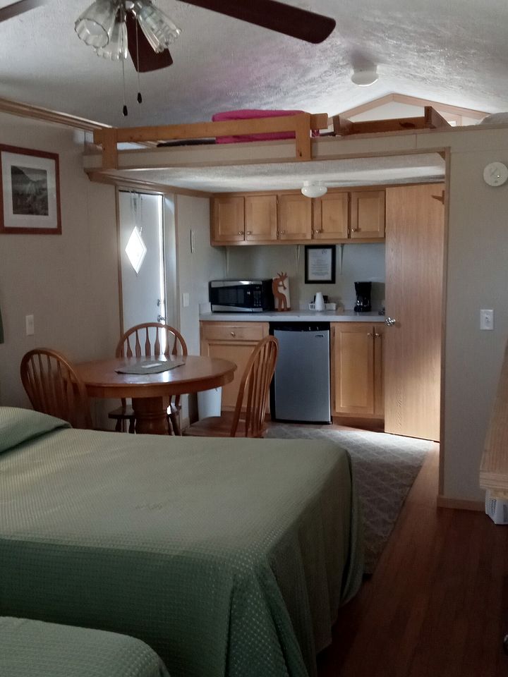 Comfy Vacation Rental with Wi-Fi and Kitchenette in Meadview, Arizona