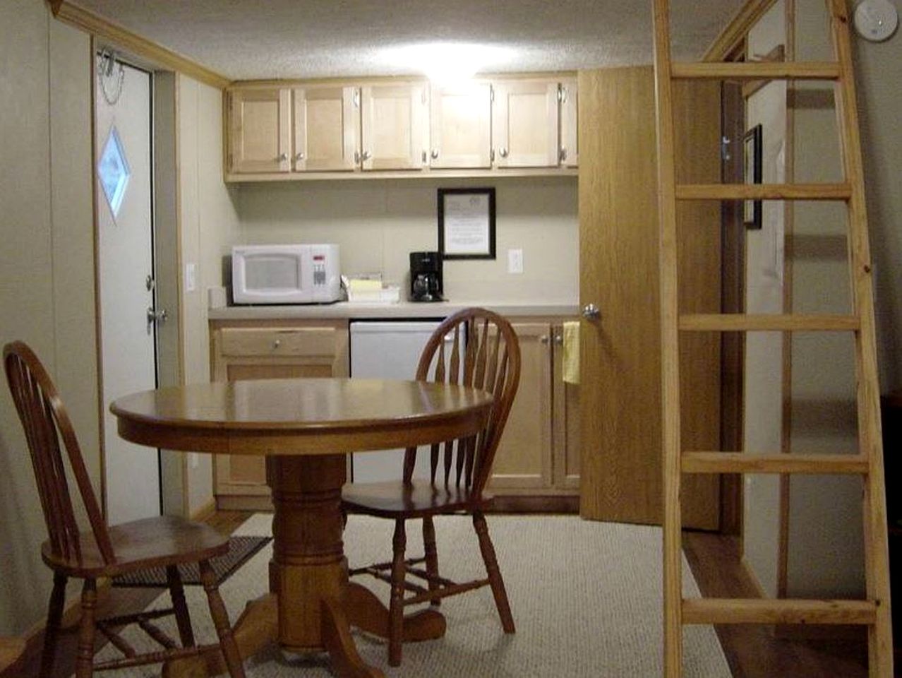 Comfy Vacation Rental with Wi-Fi and Kitchenette in Meadview, Arizona