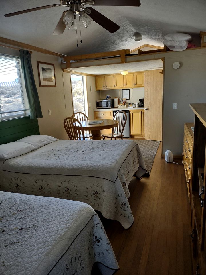 Comfy Vacation Rental with Wi-Fi and Kitchenette in Meadview, Arizona