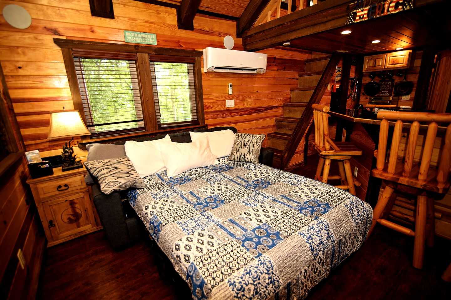 Pet Friendly Cabin with Fire Pit & BBQ Grill in Murfreesboro, Arkansas