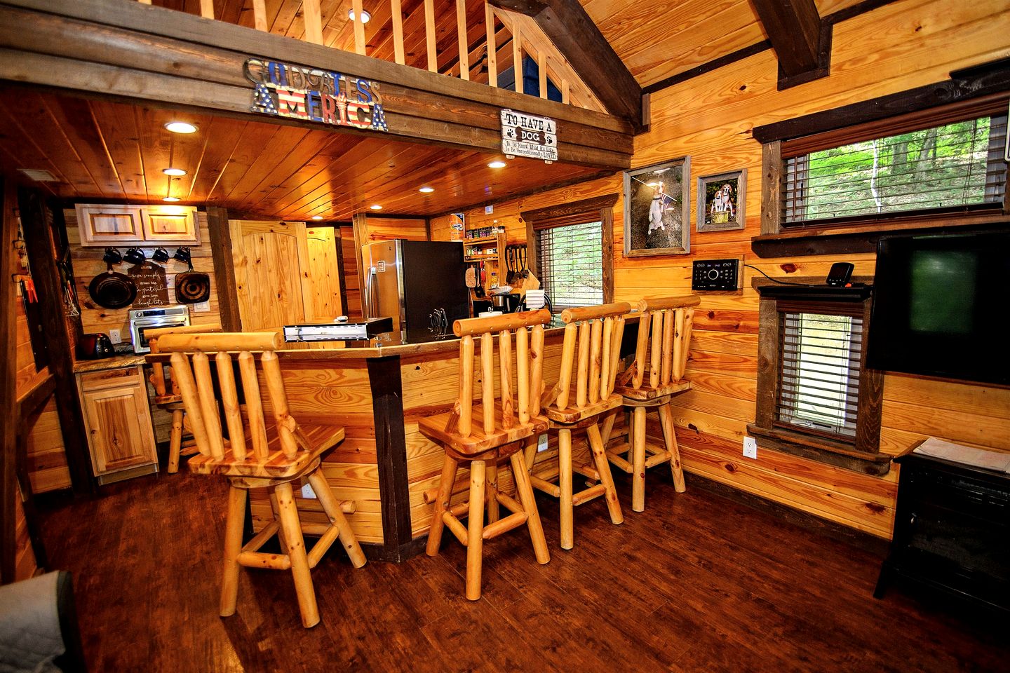 Pet Friendly Cabin with Fire Pit & BBQ Grill in Murfreesboro, Arkansas