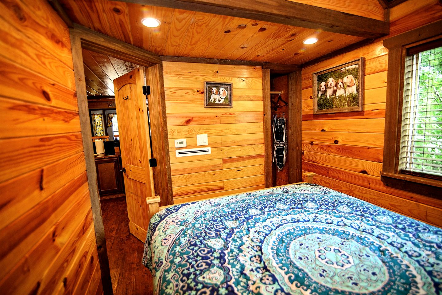 Pet Friendly Cabin with Fire Pit & BBQ Grill in Murfreesboro, Arkansas