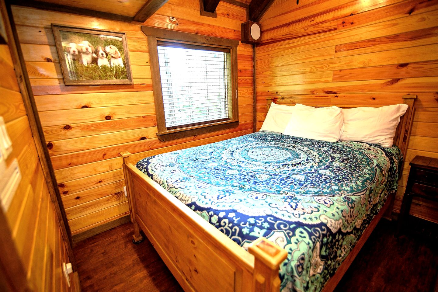 Pet Friendly Cabin with Fire Pit & BBQ Grill in Murfreesboro, Arkansas