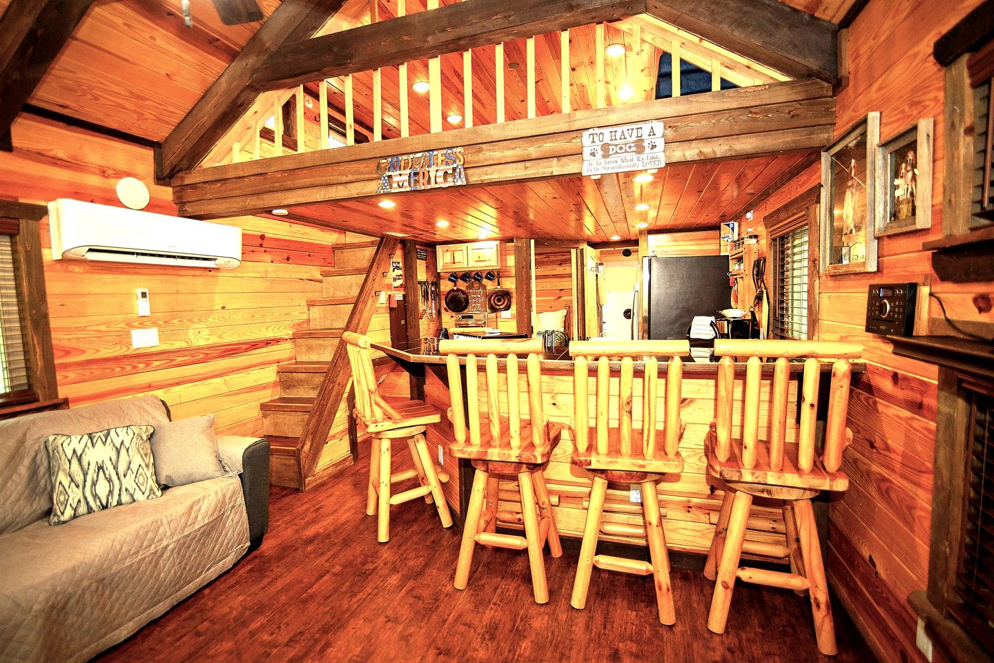 Pet Friendly Cabin with Fire Pit & BBQ Grill in Murfreesboro, Arkansas