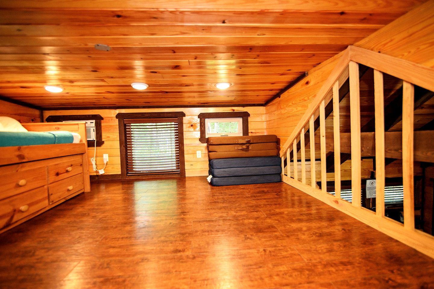 Pet Friendly Cabin with Fire Pit & BBQ Grill in Murfreesboro, Arkansas