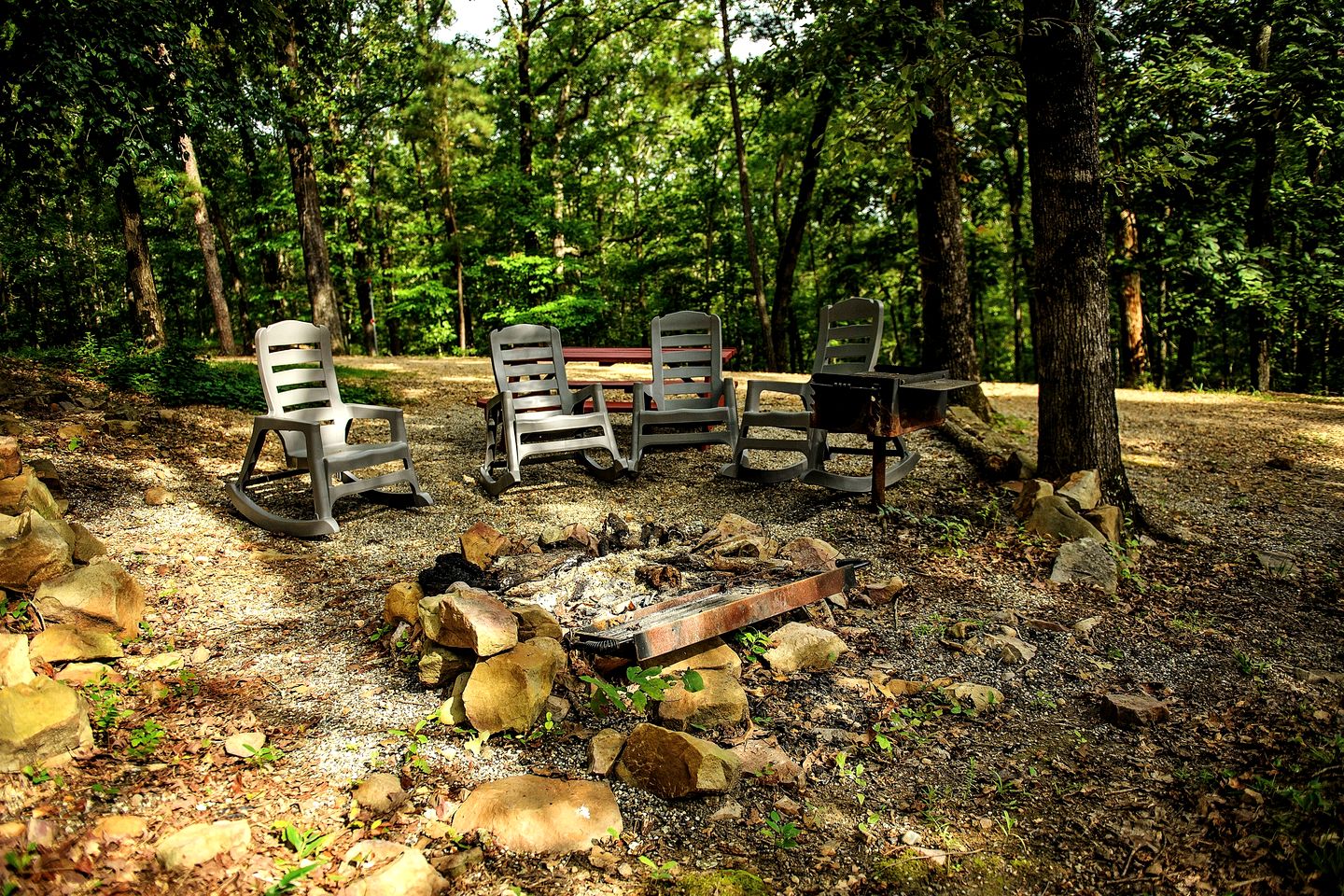 Pet Friendly Cabin with Fire Pit & BBQ Grill in Murfreesboro, Arkansas