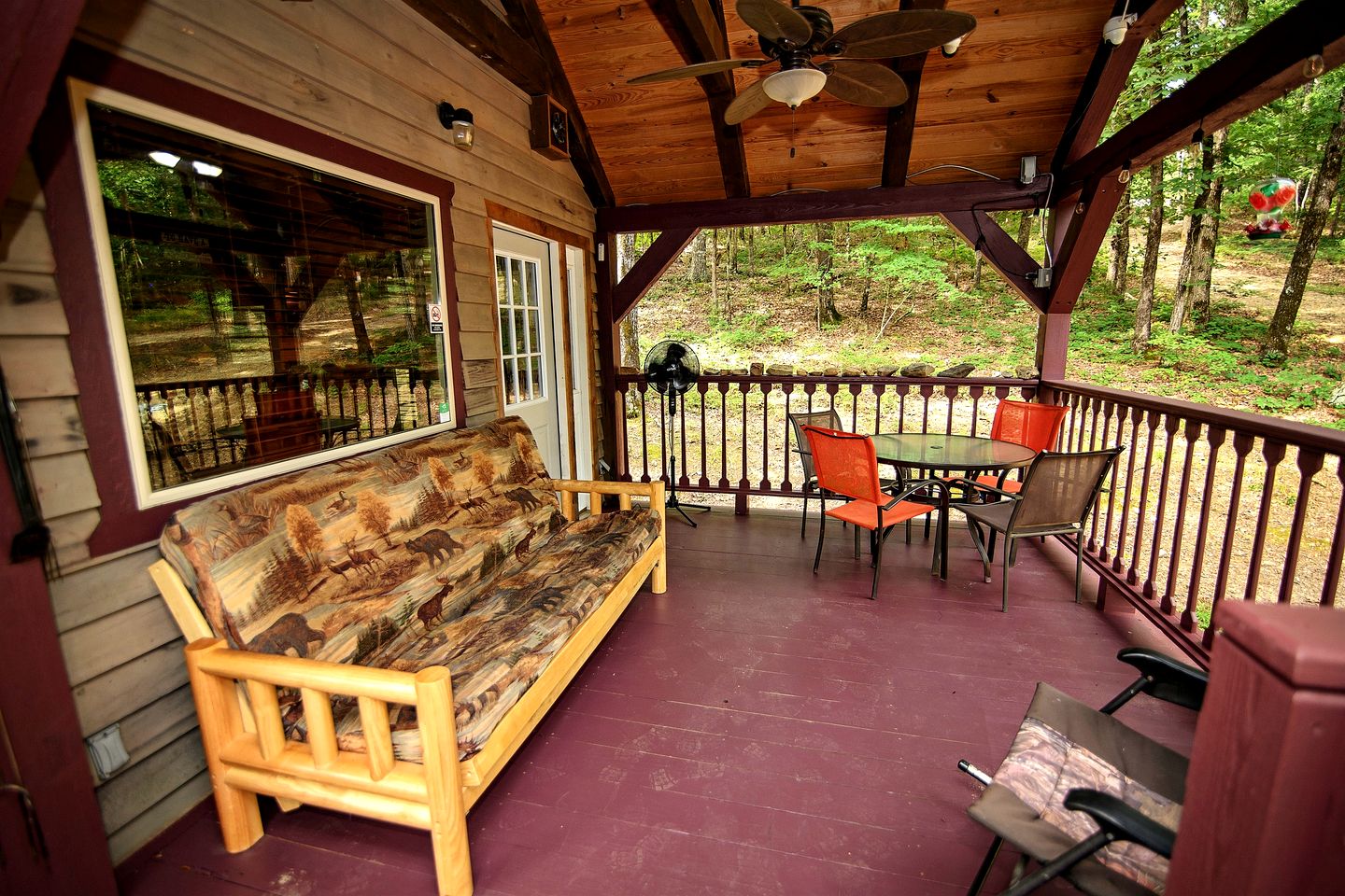 Pet Friendly Cabin with Fire Pit & BBQ Grill in Murfreesboro, Arkansas