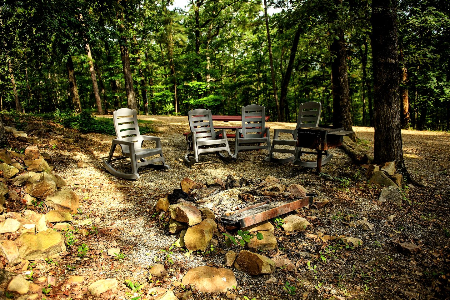 Pet Friendly Cabin with Fire Pit & BBQ Grill in Murfreesboro, Arkansas