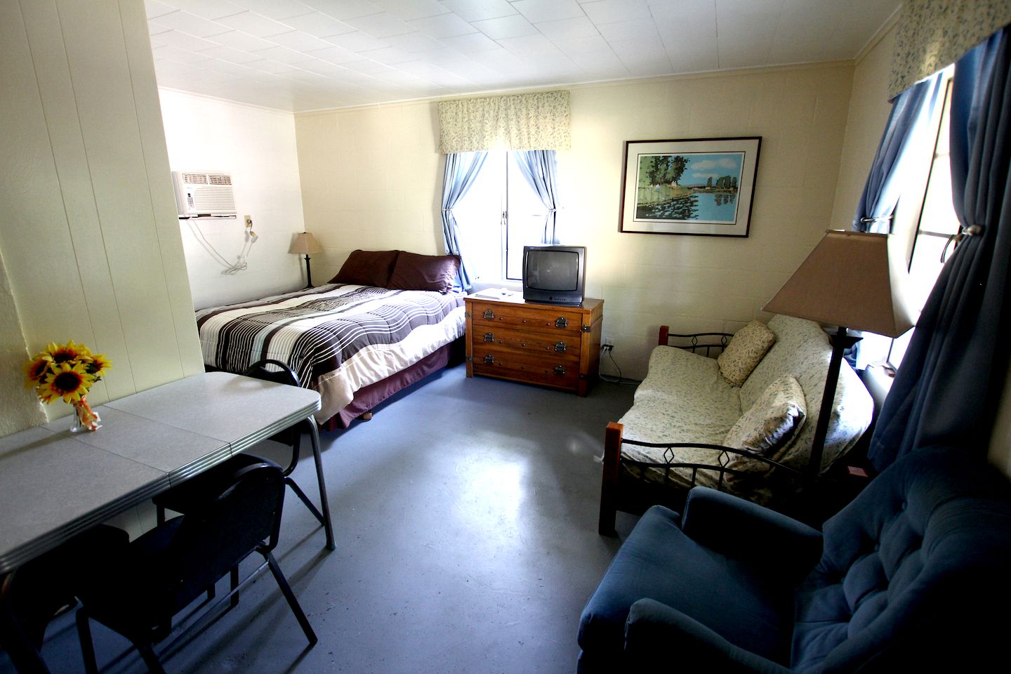 Homey Cabin Rental with Boat Docks on Lake LBJ in Kingsland, Texas