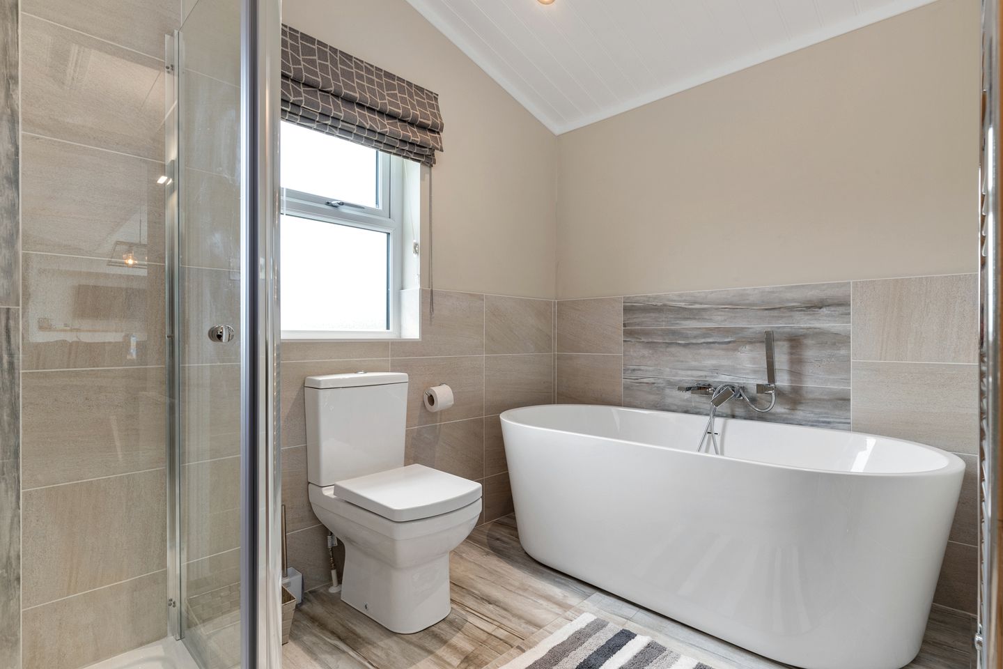 Exclusive Lodge Escape with Hot Tub by Tenby in Pembrokeshire, Wales